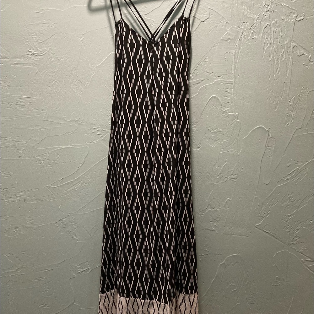 Banana Republic Black/cream dress It has pockets